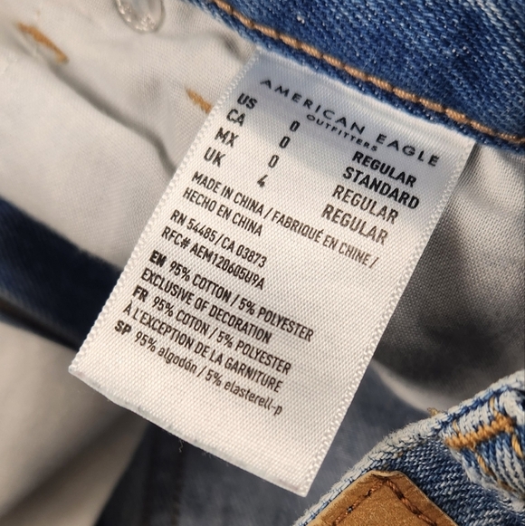 American Eagle Outfitters Distressed Mom Jeans. Size 0 . - Picture 10 of 11